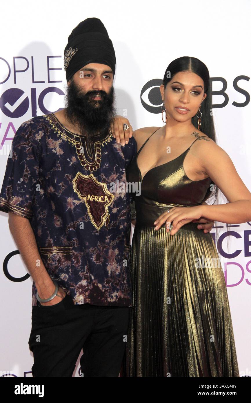 18 gennaio 2017 - Los Angeles, CA, Stati Uniti - LOS ANGELES - 18 GENNAIO: Ospite, Lilly Singh ai People's Choice Awards 2017 al Microsoft Theater il 18 gennaio 2017 a Los Angeles, CA (immagine di credito: © hPa/Newscom via ZUMA Press) Foto Stock