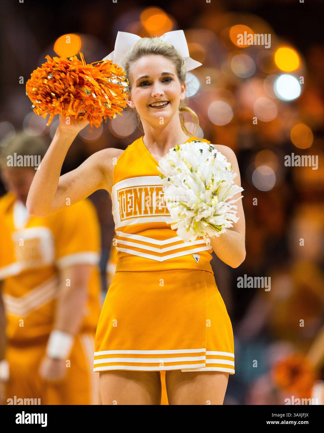 28 gennaio 2017: Cheerleader dei Tennessee Volunteers durante la partita di basket NCAA tra i volontari dell'Università del Tennessee e i Wildcats della Kansas State University presso la Thompson Boling Arena di Knoxville TN Tim Gangloff/CSM(Credit Image: &Copy; Tim Gangloff/CSM via ZUMA Wire) Foto Stock