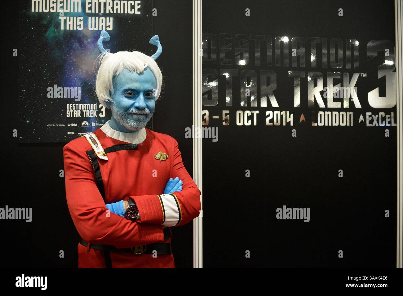 I fan di Star Trek vestono i panni dei personaggi della serie al "Destination Star Trek London", nel centro Excel, che celebra Star Trek in ciascuna delle sue incarnazioni. Foto Stock
