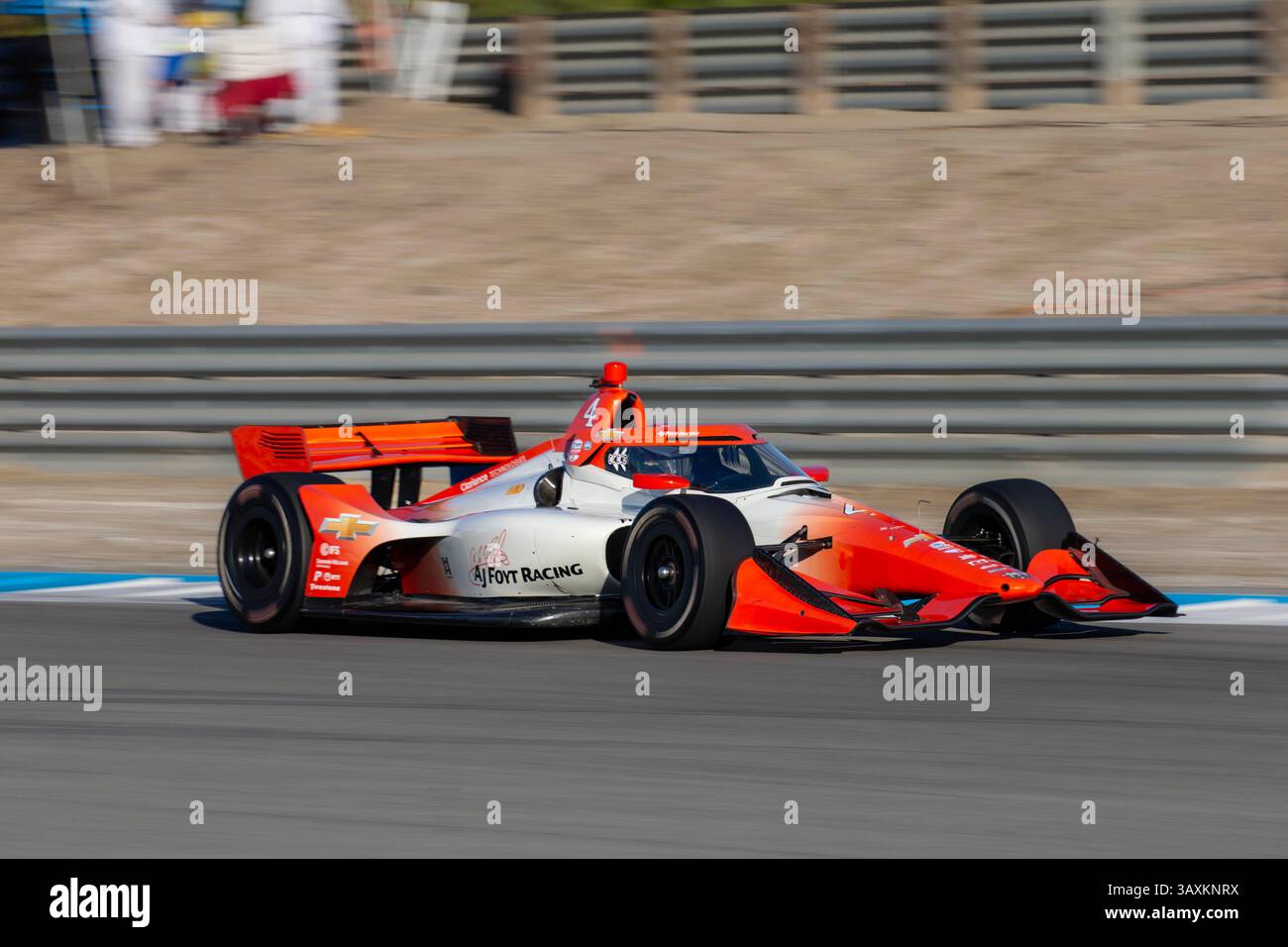 Il pilota DELLA SERIE NTT INDYCAR, DAVID MALUKAS (4) (USA) di Chicago, Illinois, corre in curva durante il Thermal Club INDYCAR Grand Prix al Thermal Club di Thermal CA. Foto Stock