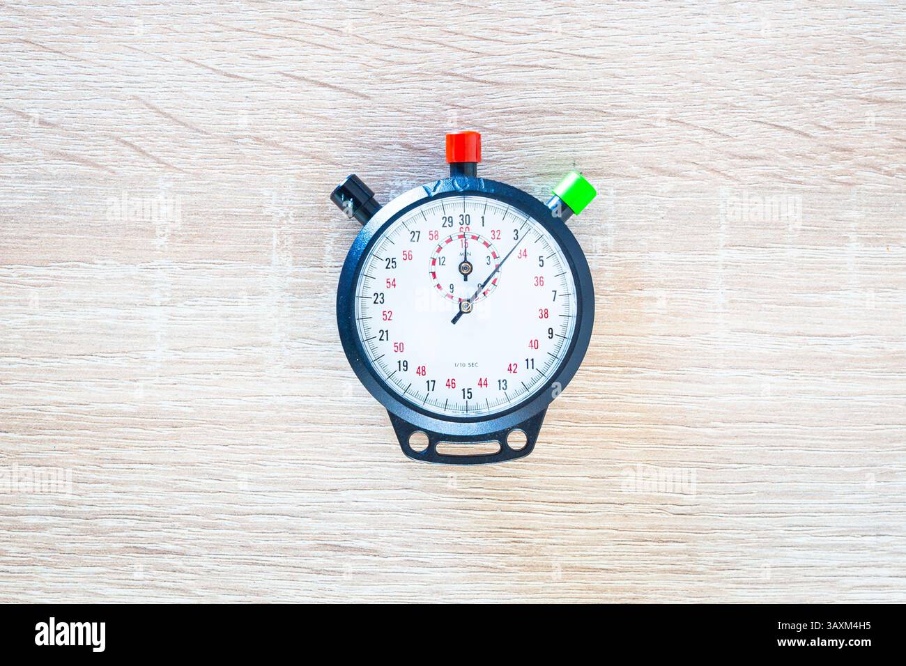 Immagine dettagliata di un cronometro analogico o cronometro, utilizzato nella scienza e anche in eventi sportivi. Foto Stock