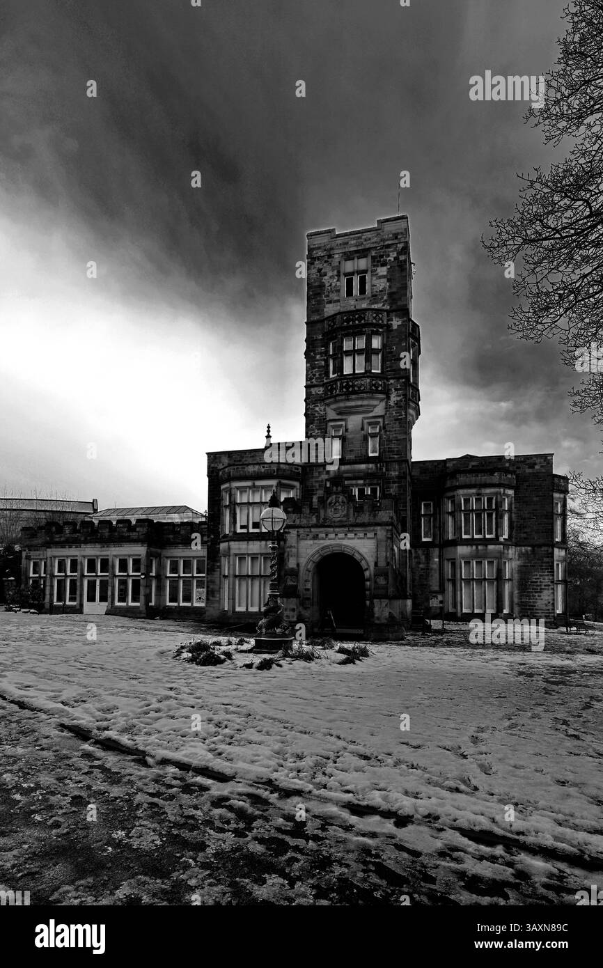Il Cliffe Castle Museum, Cliffe Castle Park, Keighley Town, Yorkshire, Inghilterra; REGNO UNITO Foto Stock