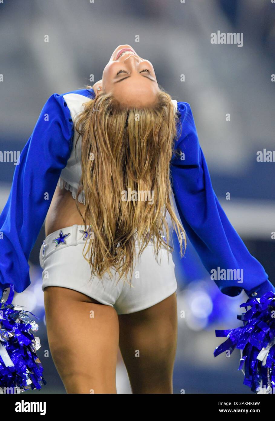 1 settembre 2016: I Dallas Cowboys Cheerleader si esibiscono durante una partita di football tra Houston Texans e Dallas Cowboys il giovedì sera all'AT&T Stadium di Arlington, Texas. . Manny Flores/CSM Foto Stock