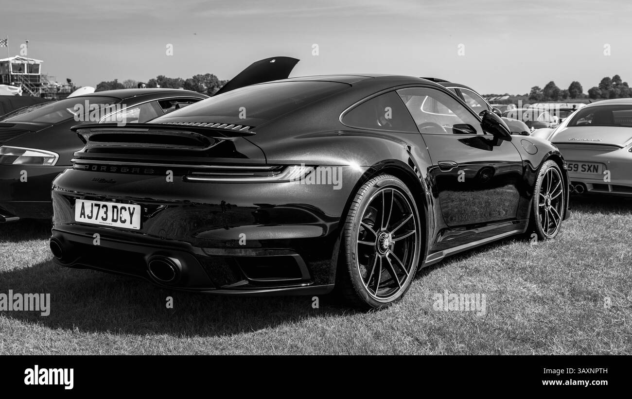 2023 Porsche 992 Turbo, in mostra al Best of British Airshow tenutosi a Shuttleworth il 12 maggio 2024. Foto Stock