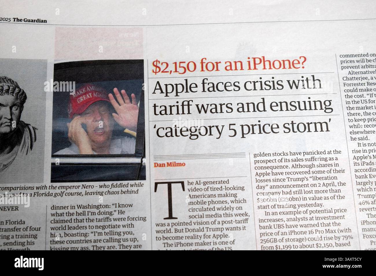 '2.150 dollari per un iPhone? Apple affronta la crisi con guerre tariffarie e la conseguente tempesta di prezzi di categoria 5 del quotidiano Guardian, titolo sulla guerra commerciale, aprile Regno Unito Foto Stock
