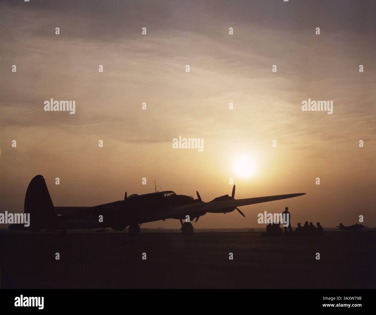20 settembre 2016 - sagoma del bombardiere B-17 ''Flying Fortress'' a Sunset, Langley Field, Virginia, USA, Alfred T. Palmer per Office of War Information, luglio 1942 (immagine di credito: © circa Images/Glasshouse via ZUMA Wire) Foto Stock