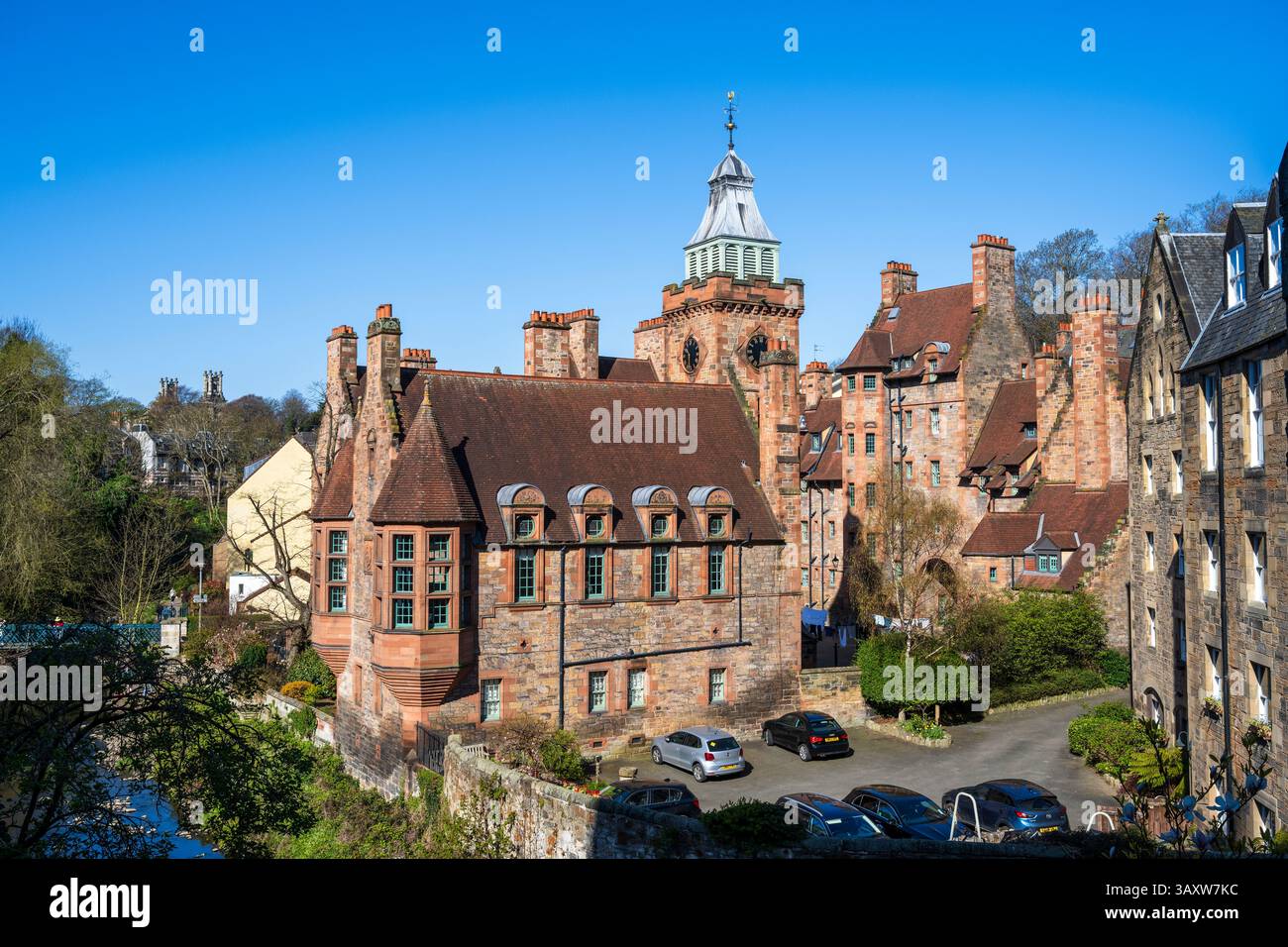 Pittoresco Dean Village (ex mulini) sull'acqua di Leith nel West End di Edimburgo, Scozia, Regno Unito Foto Stock