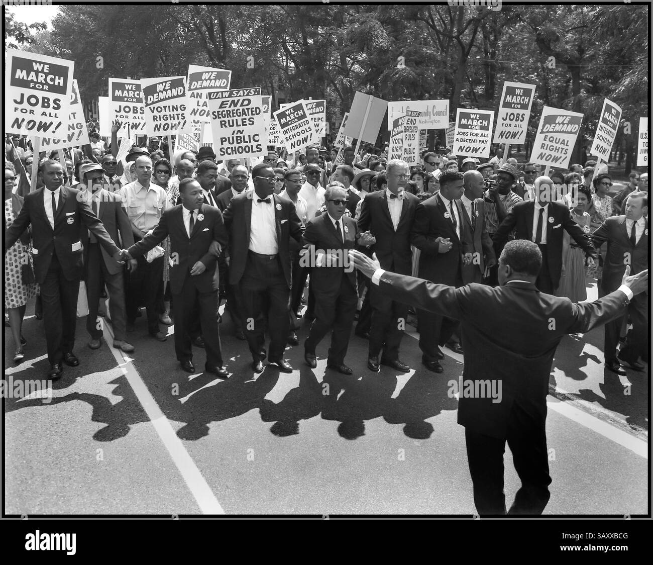 MARTIN LUTHER KING Civil Rights marzo 1963 leader alla Head of the Civil Rights March on Washington, D.C. il 28 agosto 1963 mostra i diritti civili e i leader sindacali, tra cui Martin Luther King Jr., Joseph L. Rauh Jr., Whitney Young, Roy Wilkins, A. Philip Randolph, Walter Reuther, e Sam Weinblatt. Washington DC USA Foto Stock