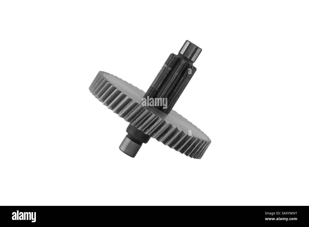 Ingranaggio metallico isolato su sfondo bianco per il motore. Un albero metallico con un ingranaggio sull'estremità Foto Stock