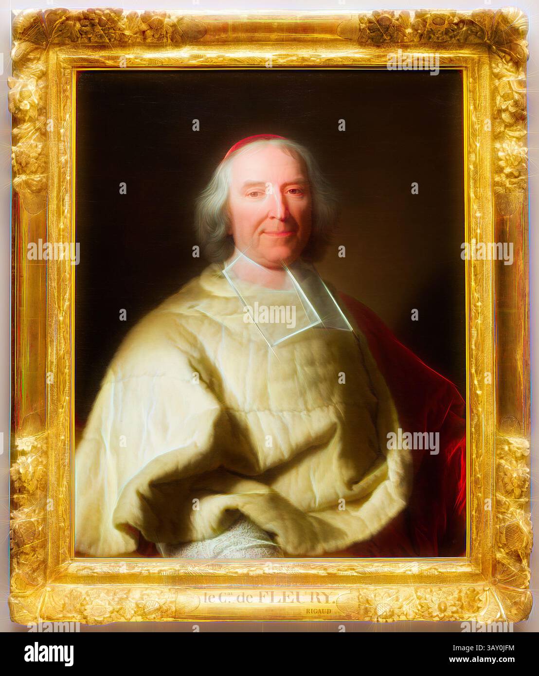 Un ritratto storico di un uomo illustre vestito con abiti elaborati, con espressione serena e ornato con una mitra cardinale, incorniciato in un ornato oro. Forse laboratorio di Hyacinthe Francesco Rigaud, francese, 1659-1743, cardinale Andre Hercule de Fleury 1653-1743, ca. 1728, olio su tela, senza cornice: 32 x 25 1/4 pollici (81,3 x 64,1 cm), arte moderna reinventata da Artoreinventata da Artopi classici Foto Stock