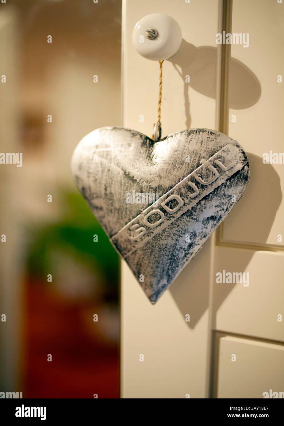 Apri la porta alla vigilia di Natale in Scandinavia. God Jul significa buon Natale! Foto Stock