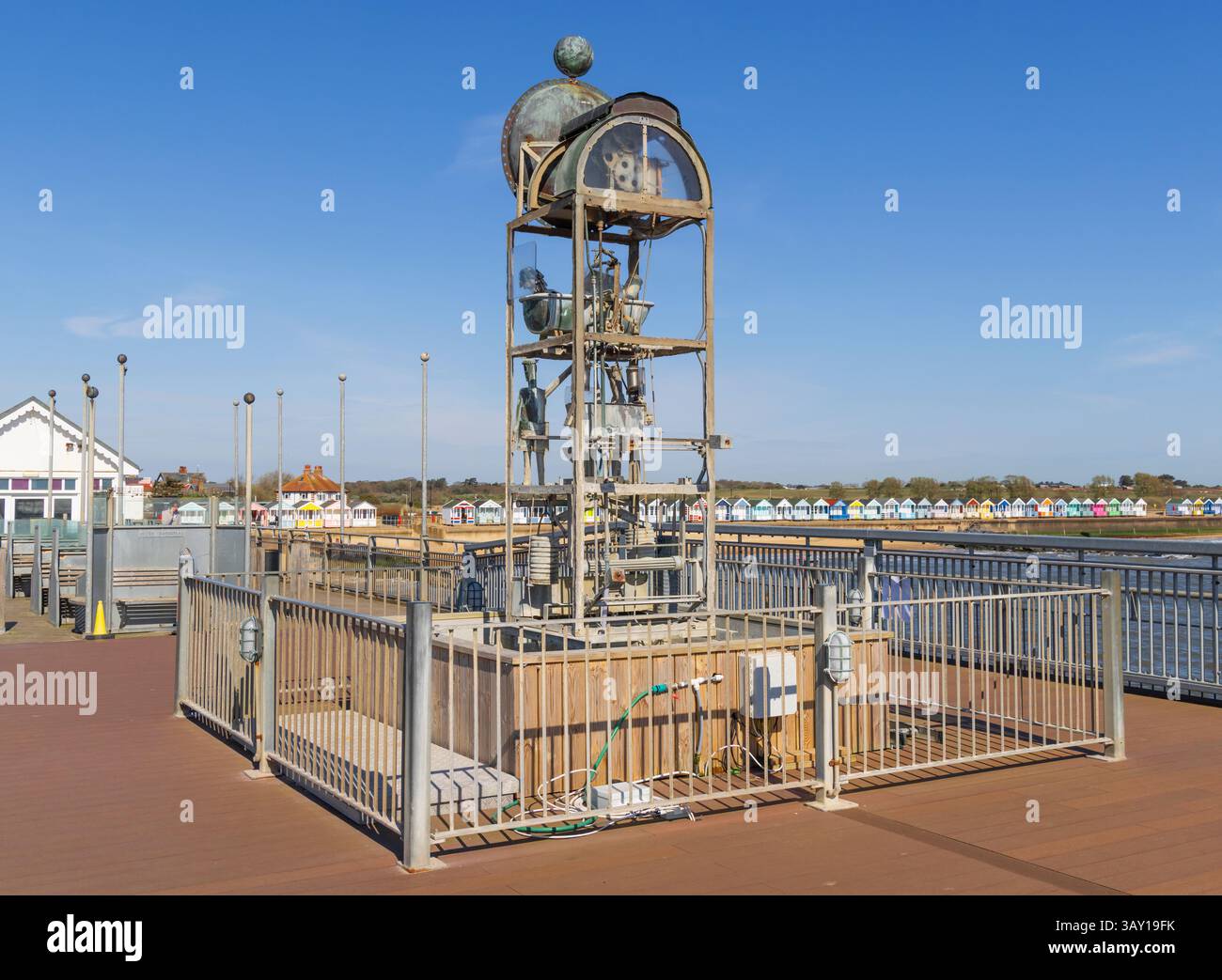 Il Water Clock Feature sul Southwold Pier, Suffolk. REGNO UNITO Foto Stock