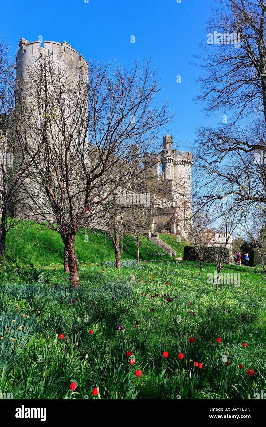 Esterno del castello di Arundel in una soleggiata giornata primaverile, West Sussex Inghilterra Regno Unito Foto Stock