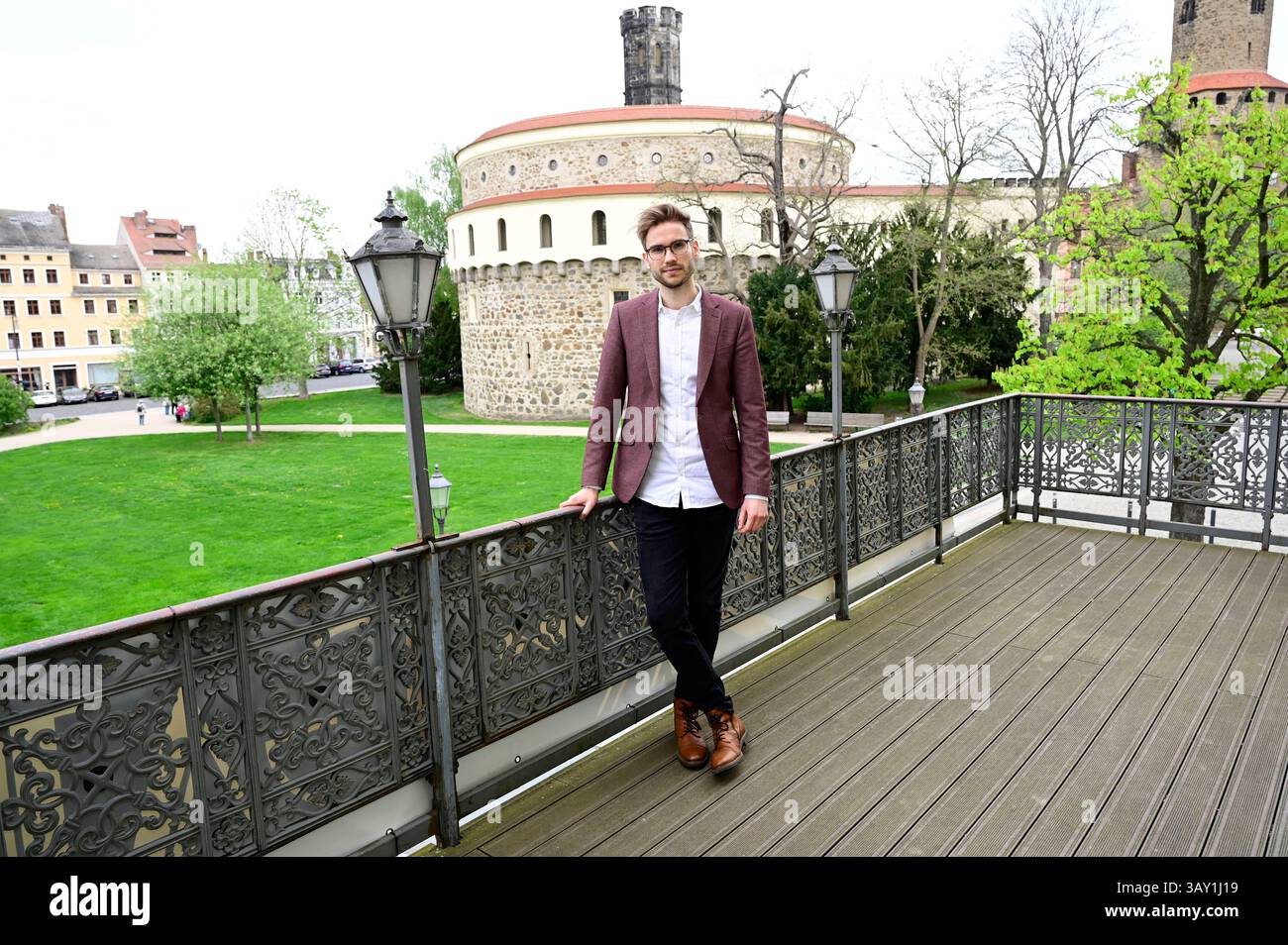 Lukas Natschinski bei seinem Gastspiel Rote Rosen - Erinnerungen an Gerd Natschinski im Gerhart-Hauptmann-Theater Görlitz-Zittau. Görlitz, 22.04.2025 Sachsen deutschland *** Lukas Natschinski durante la sua performance ospite Rote Rosen Erinnerungen an Gerd Natschinski al Gerhart Hauptmann Theater Görlitz Zittau Görlitz, 22 04 2025 Sassonia Germania Copyright: XMatthiasxWehnertx Foto Stock
