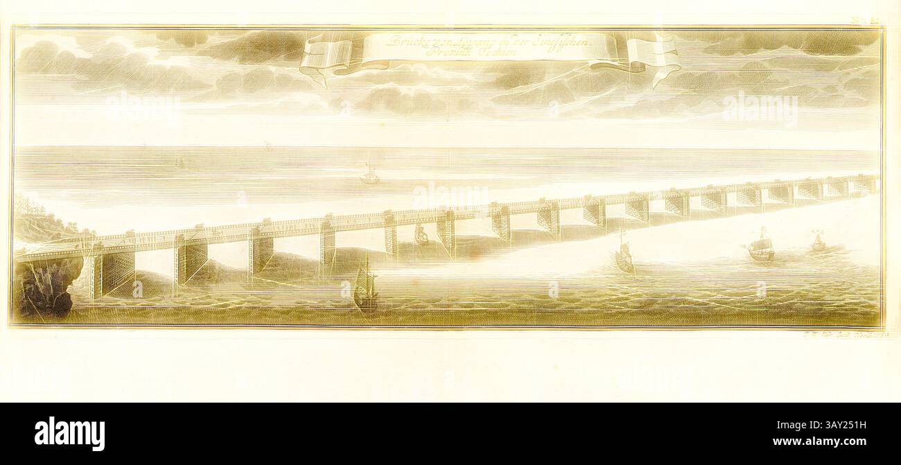 Un'illustrazione dettagliata di un ampio ponte che attraversa un corpo d'acqua, con diverse piccole imbarcazioni che navigano nelle vicinanze. La scena è incorniciata da un cielo nuvoloso e il paesaggio presenta alberi lungo la costa, creando un'atmosfera serena. Uno striscione decorativo in alto include un titolo o un'iscrizione che ne esalta la composizione complessiva., Ponte di Loyano nella provincia di Sines Fockien, Ponte di Luoyang in Cina, firmato: I. W. Stör fecit, Fig. 72, no 82, secondo P. 96, Stör, Johann Wilhelm (sc.); Breitkopf, Bernhard Christoph (ed.), 1734, Carl Christian Schramm: Historischer Schauplatz in wel Foto Stock