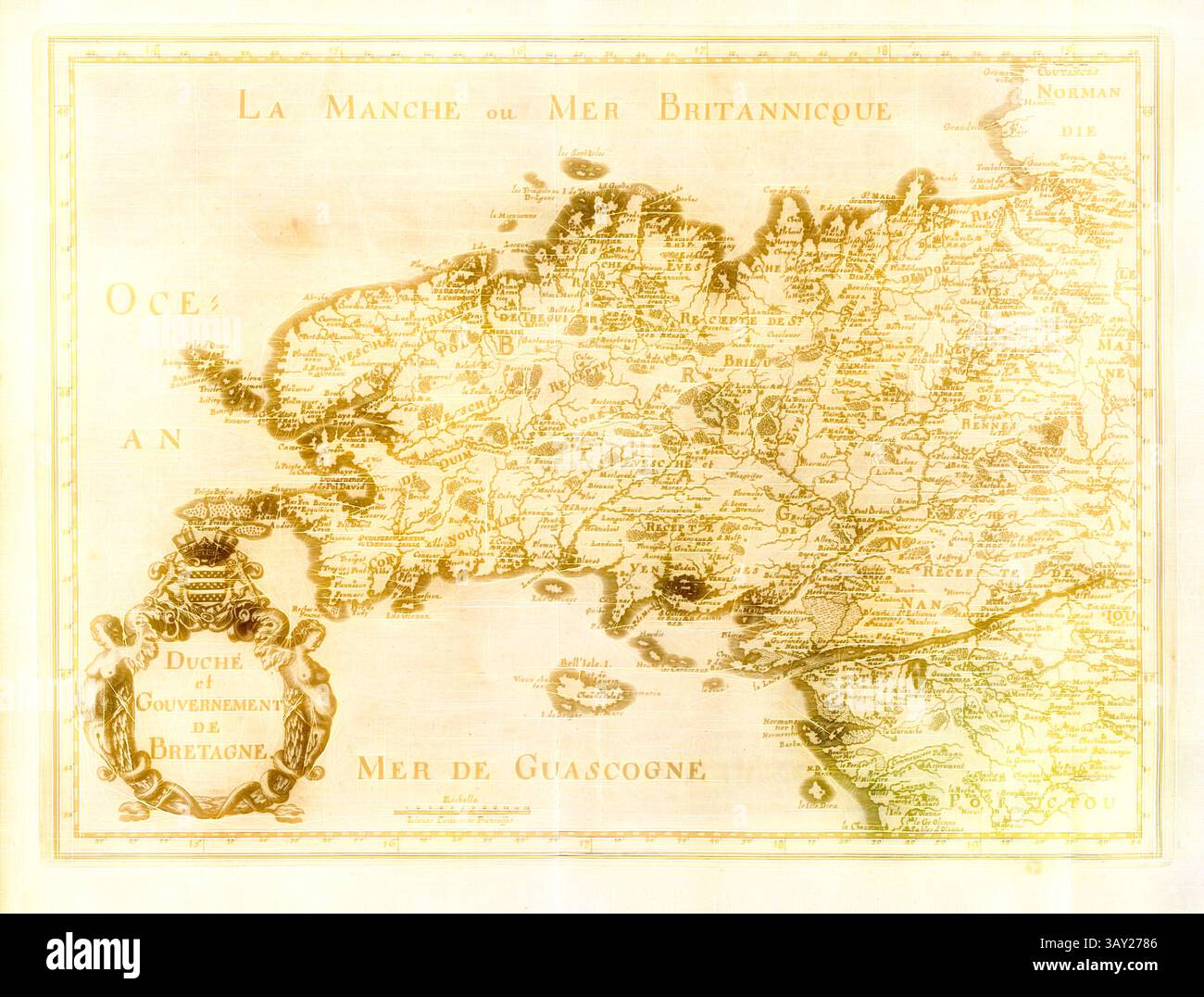 Una mappa storica dettagliata che mostra la regione della Bretagna in Francia, segnata da varie città, fiumi e caratteristiche geografiche, accompagnata da elementi decorativi ed etichette in elegante scrittura. Uno stemma è ben visibile, aggiungendo un tocco regale all'opera cartografica., Ducato e governo della Bretagna, Mappa della regione della Bretagna, Fig. 276, dopo p. 4 del 1661, Martin Zeiller: Topographia Galliae, oder Beschreibung und Contrafaitung der vornehmbsten und bekantisten Oerter in dem mächtigen und grossen Königreich Franckreich: Beedes auss eygner Erfahrung und den besten und berühm Foto Stock