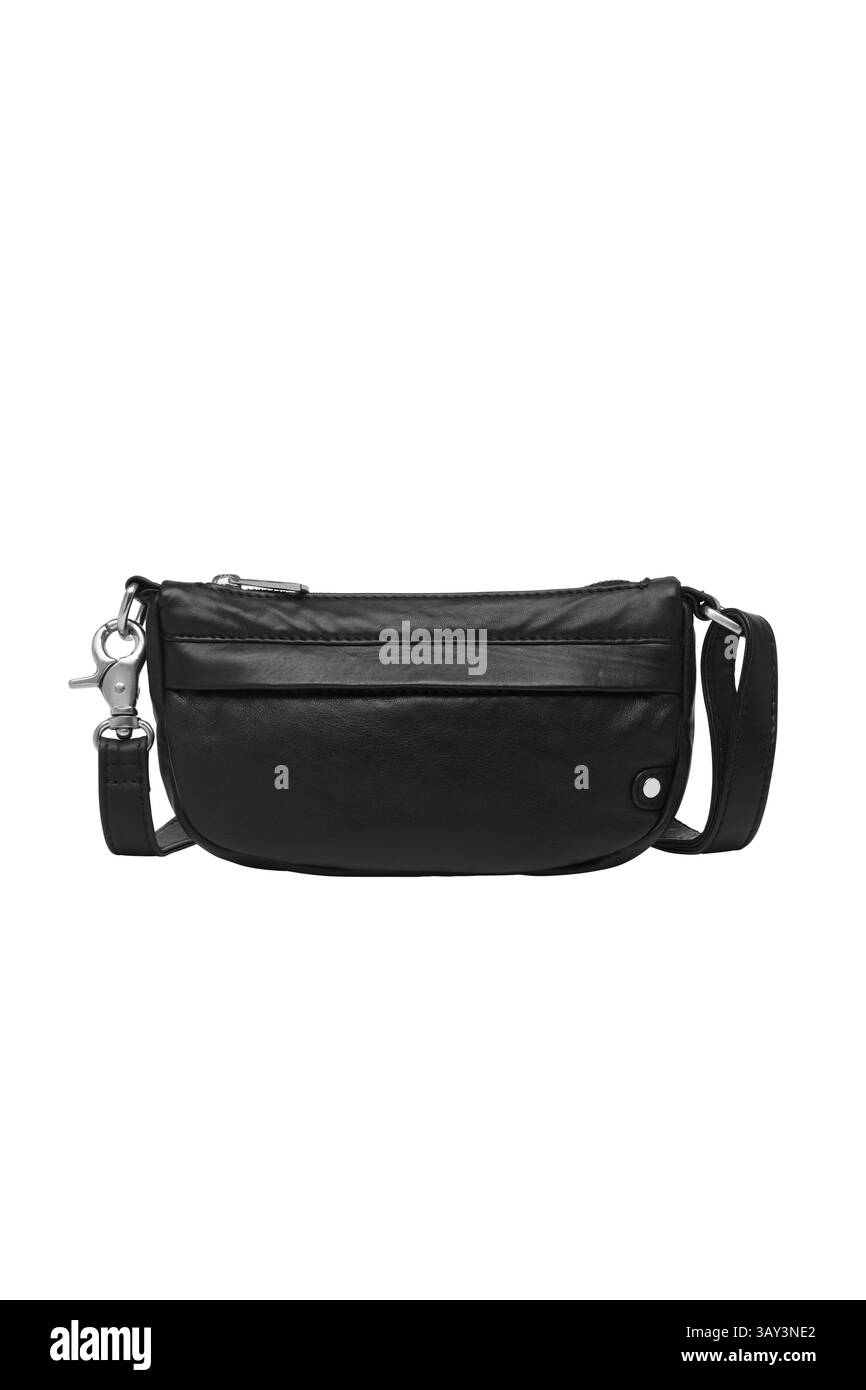 isolata sul bianco, l'elegante borsa da cintura in pelle nera o la borsa con imbracatura presenta un accessorio moderno e compatto, perfetto per tutti i giorni Foto Stock