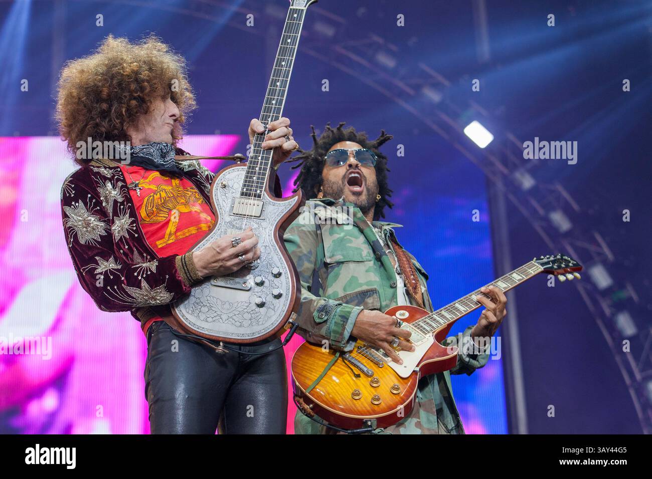 Settembre 17, 2016 - Delmar, CA, US - KAABOO è tre giorni di divertimento, con quasi 40 ore piene di ricordi e ha tutti i presupposti per approdare ad un confortevole evento. Essi avevano molta ombra e posti a sedere,i servizi igienici sono stati puliti con aria condizionata con servizi igienici lavabile (nessuna porta-vasino), e non vi era alcuna sporcizia, polvere o fango di lotta attraverso solo per avere un buon tempo..per un certo livello di valutazione c'era anche una piscina per il lounge intorno a. Vi è stato il cibo gourmet, prezzi esorbitanti, e tutto ciò che vi aspettereste da un festival di tre giorni..visto qui: uno dei rivestimenti padiglione Lenny Kravitz e Craig Ross..Lenny mettere Foto Stock