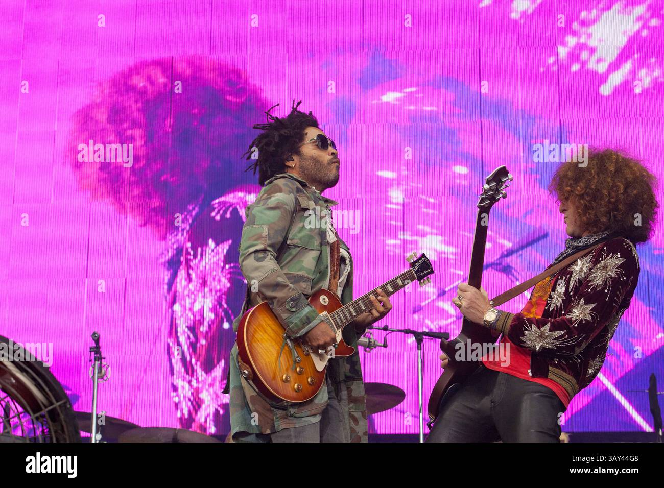 Settembre 17, 2016 - Delmar, CA, US - KAABOO è tre giorni di divertimento, con quasi 40 ore piene di ricordi e ha tutti i presupposti per approdare ad un confortevole evento. Essi avevano molta ombra e posti a sedere,i servizi igienici sono stati puliti con aria condizionata con servizi igienici lavabile (nessuna porta-vasino), e non vi era alcuna sporcizia, polvere o fango di lotta attraverso solo per avere un buon tempo..per un certo livello di valutazione c'era anche una piscina per il lounge intorno a. Vi è stato il cibo gourmet, prezzi esorbitanti, e tutto ciò che vi aspettereste da un festival di tre giorni..visto qui: uno dei rivestimenti padiglione Lenny Kravitz e Craig Ross..Lenny mettere Foto Stock