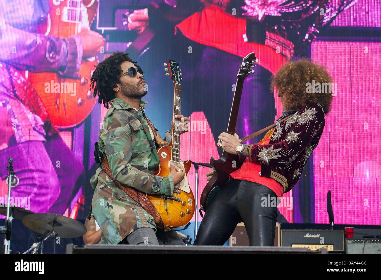 Settembre 17, 2016 - Delmar, CA, US - KAABOO è tre giorni di divertimento, con quasi 40 ore piene di ricordi e ha tutti i presupposti per approdare ad un confortevole evento. Essi avevano molta ombra e posti a sedere,i servizi igienici sono stati puliti con aria condizionata con servizi igienici lavabile (nessuna porta-vasino), e non vi era alcuna sporcizia, polvere o fango di lotta attraverso solo per avere un buon tempo..per un certo livello di valutazione c'era anche una piscina per il lounge intorno a. Vi è stato il cibo gourmet, prezzi esorbitanti, e tutto ciò che vi aspettereste da un festival di tre giorni..visto qui: uno dei rivestimenti padiglione Lenny Kravitz e Craig Ross..Lenny mettere Foto Stock