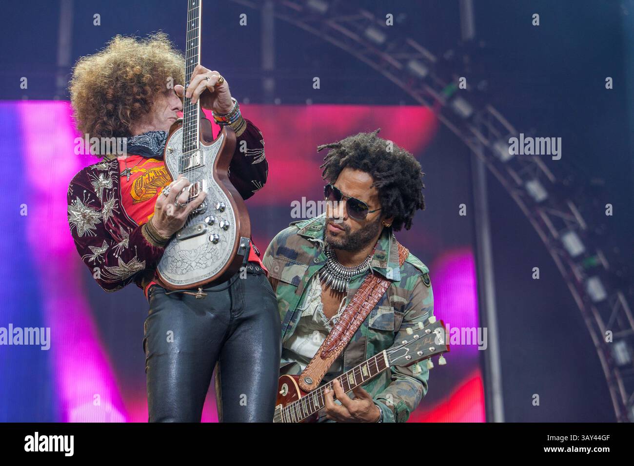 Settembre 17, 2016 - Delmar, CA, US - KAABOO è tre giorni di divertimento, con quasi 40 ore piene di ricordi e ha tutti i presupposti per approdare ad un confortevole evento. Essi avevano molta ombra e posti a sedere,i servizi igienici sono stati puliti con aria condizionata con servizi igienici lavabile (nessuna porta-vasino), e non vi era alcuna sporcizia, polvere o fango di lotta attraverso solo per avere un buon tempo..per un certo livello di valutazione c'era anche una piscina per il lounge intorno a. Vi è stato il cibo gourmet, prezzi esorbitanti, e tutto ciò che vi aspettereste da un festival di tre giorni..visto qui: uno dei rivestimenti padiglione Lenny Kravitz e Craig Ross..Lenny mettere Foto Stock