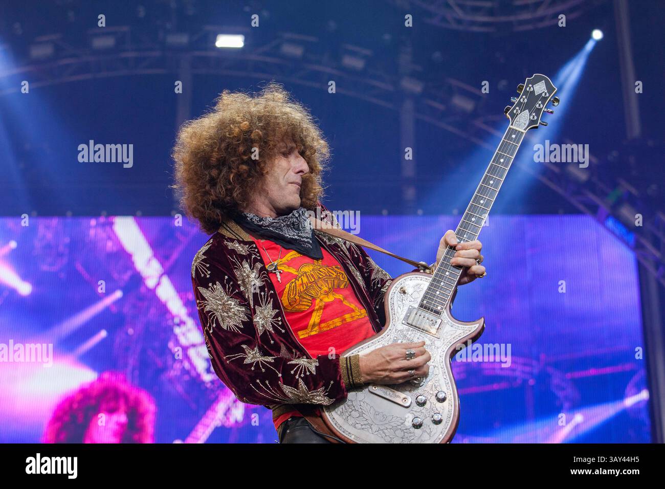 Settembre 17, 2016 - Delmar, CA, US - KAABOO è tre giorni di divertimento, con quasi 40 ore piene di ricordi e ha tutti i presupposti per approdare ad un confortevole evento. Essi avevano molta ombra e posti a sedere,i servizi igienici sono stati puliti con aria condizionata con servizi igienici lavabile (nessuna porta-vasino), e non vi era alcuna sporcizia, polvere o fango di lotta attraverso solo per avere un buon tempo..per un certo livello di valutazione c'era anche una piscina per il lounge intorno a. Vi è stato il cibo gourmet, prezzi esorbitanti, e tutto ciò che vi aspettereste da un festival di tre giorni..visto qui: uno dei rivestimenti padiglione Lenny Kravitz, chitarrista Craig Ross. Foto Stock