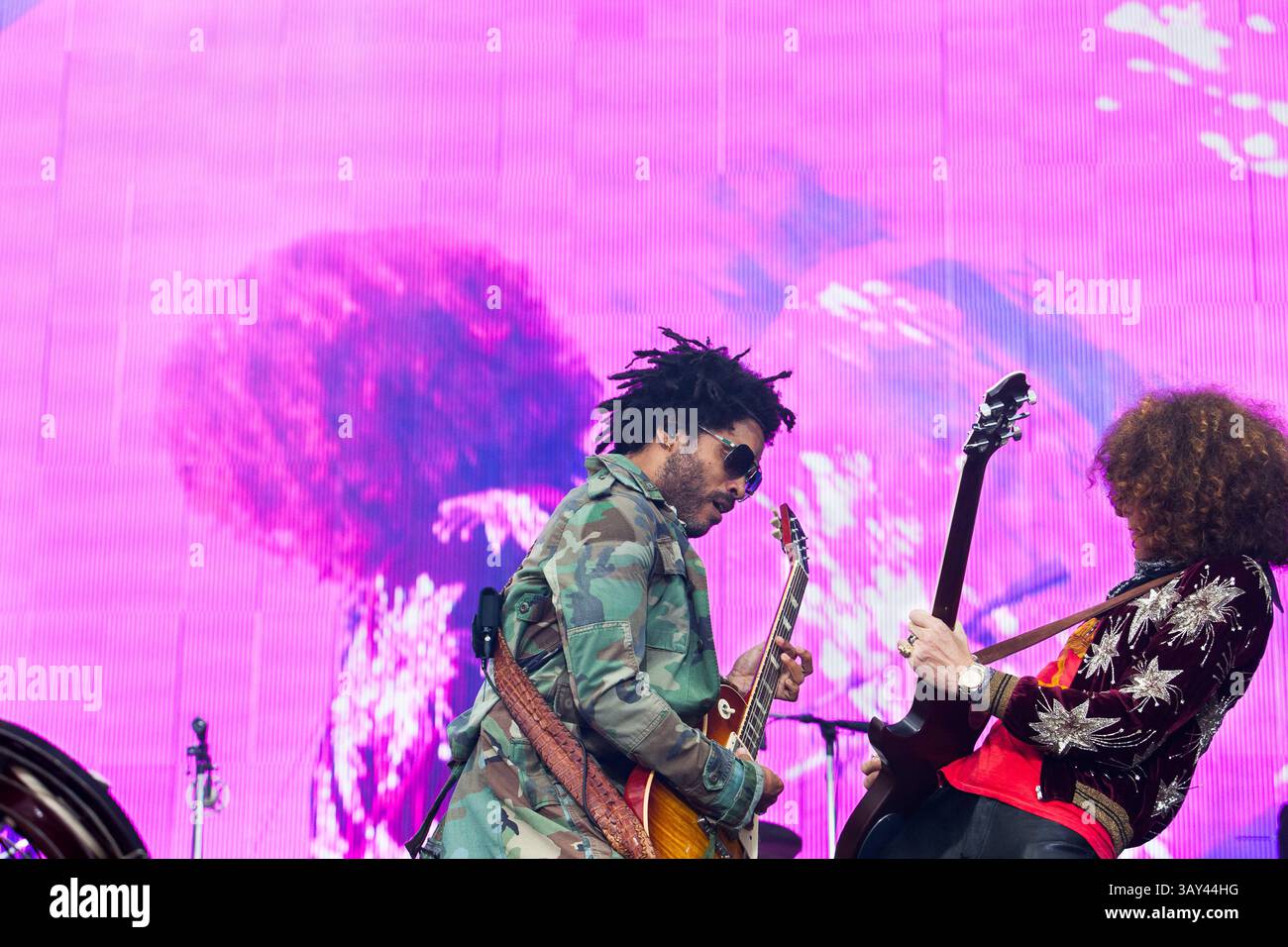 Settembre 17, 2016 - Delmar, CA, US - KAABOO è tre giorni di divertimento, con quasi 40 ore piene di ricordi e ha tutti i presupposti per approdare ad un confortevole evento. Essi avevano molta ombra e posti a sedere,i servizi igienici sono stati puliti con aria condizionata con servizi igienici lavabile (nessuna porta-vasino), e non vi era alcuna sporcizia, polvere o fango di lotta attraverso solo per avere un buon tempo..per un certo livello di valutazione c'era anche una piscina per il lounge intorno a. Vi è stato il cibo gourmet, prezzi esorbitanti, e tutto ciò che vi aspettereste da un festival di tre giorni..visto qui: uno dei rivestimenti padiglione Lenny Kravitz e Craig Ross..Lenny mettere Foto Stock