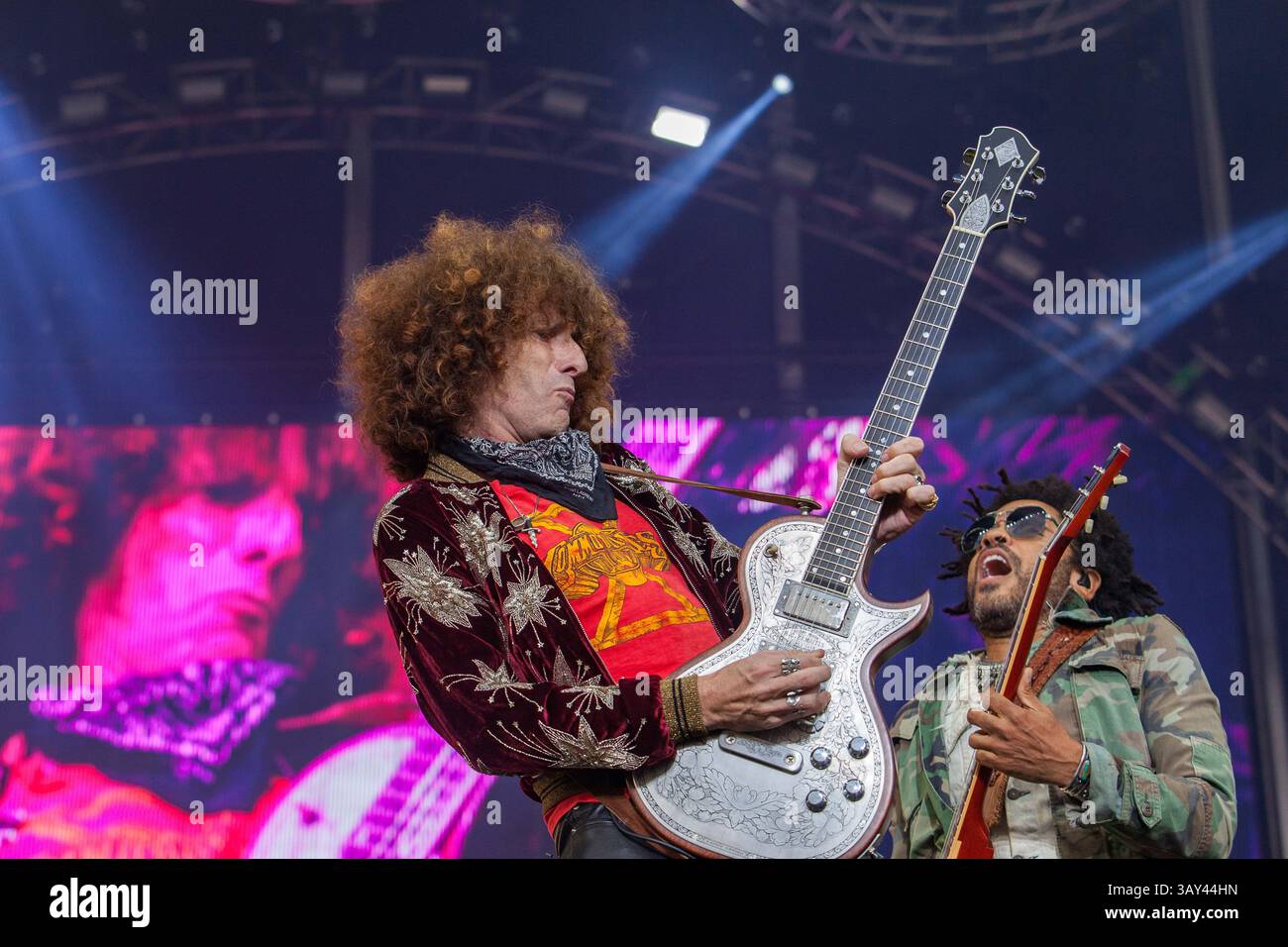 Settembre 17, 2016 - Delmar, CA, US - KAABOO è tre giorni di divertimento, con quasi 40 ore piene di ricordi e ha tutti i presupposti per approdare ad un confortevole evento. Essi avevano molta ombra e posti a sedere,i servizi igienici sono stati puliti con aria condizionata con servizi igienici lavabile (nessuna porta-vasino), e non vi era alcuna sporcizia, polvere o fango di lotta attraverso solo per avere un buon tempo..per un certo livello di valutazione c'era anche una piscina per il lounge intorno a. Vi è stato il cibo gourmet, prezzi esorbitanti, e tutto ciò che vi aspettereste da un festival di tre giorni..visto qui: uno dei rivestimenti padiglione Lenny Kravitz e Craig Ross..Lenny mettere Foto Stock