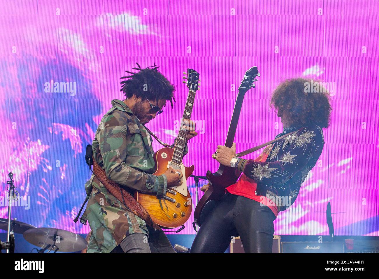 Settembre 17, 2016 - Delmar, CA, US - KAABOO è tre giorni di divertimento, con quasi 40 ore piene di ricordi e ha tutti i presupposti per approdare ad un confortevole evento. Essi avevano molta ombra e posti a sedere,i servizi igienici sono stati puliti con aria condizionata con servizi igienici lavabile (nessuna porta-vasino), e non vi era alcuna sporcizia, polvere o fango di lotta attraverso solo per avere un buon tempo..per un certo livello di valutazione c'era anche una piscina per il lounge intorno a. Vi è stato il cibo gourmet, prezzi esorbitanti, e tutto ciò che vi aspettereste da un festival di tre giorni..visto qui: uno dei rivestimenti padiglione Lenny Kravitz e Craig Ross..Lenny mettere Foto Stock