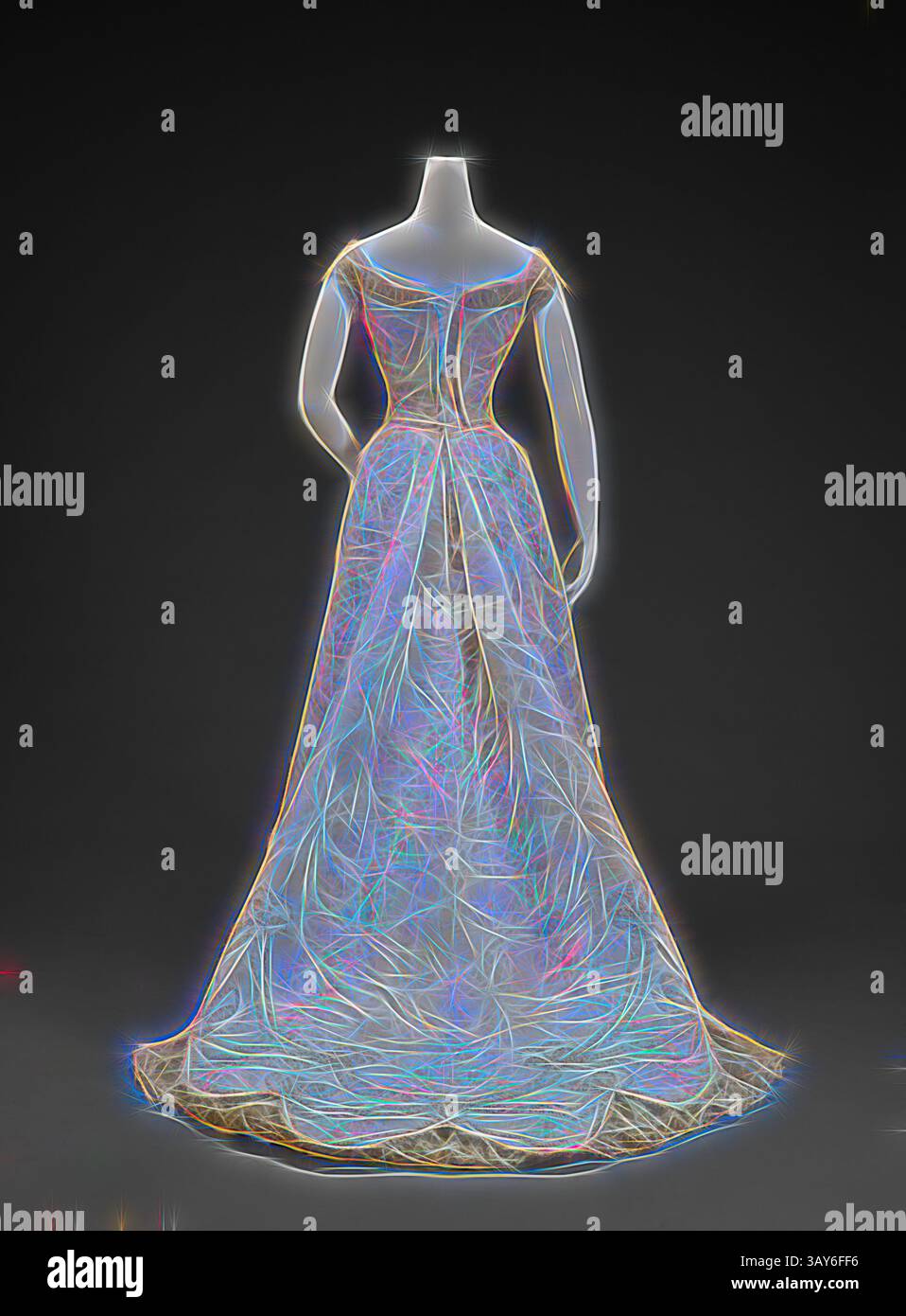 Un abito elegante presenta una silhouette fluida, con dettagli delicati che ne esaltano il design elegante. L'indumento presenta uno scollo alto e un'intricata cucitura, creando un incantevole effetto visivo., abito da palla, G. ed E. Spitzer, (austriaco), circa 1900, nastri di seta, raso di seta, pizzo di cotone, L: 38 poll., G. & E. Spitzer di Vienna, Textile and Fashion Arts, arte classica con un tocco moderno reinventata da Artotop Foto Stock