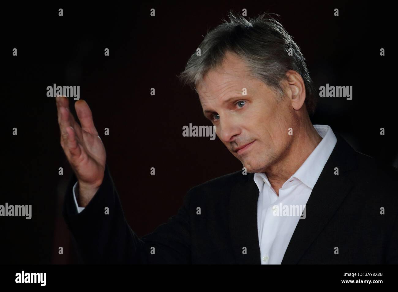 Otober 17, 2016 - Roma, Italia - l'attore britannico VIGGO MORTENSEN sul capretto rosso di ''Captain Fantastic'' durante il Festival del Cinema di Roma 2016. (Immagine di credito: © Evandro Inetti via ZUMA Wire) Foto Stock