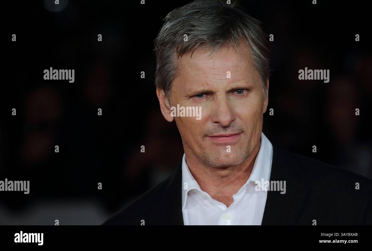 Otober 17, 2016 - Roma, Italia - l'attore britannico VIGGO MORTENSEN sul capretto rosso di ''Captain Fantastic'' durante il Festival del Cinema di Roma 2016. (Immagine di credito: © Evandro Inetti via ZUMA Wire) Foto Stock