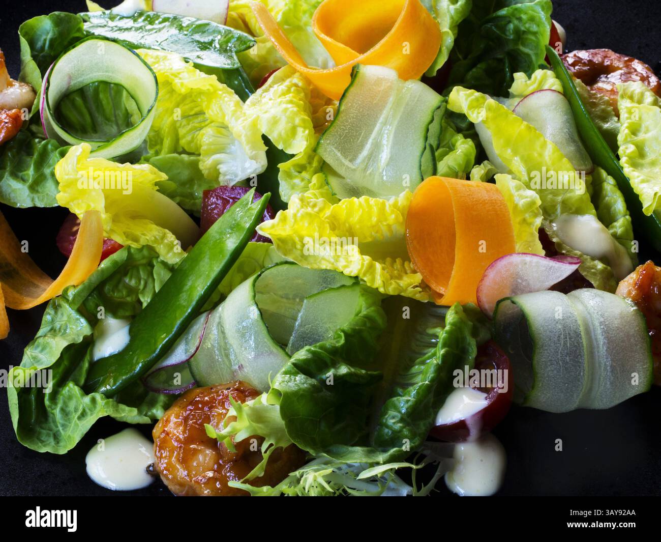 6 Ottobre 2016 - insalata di verdure con gamberi fritti (credito Immagine: © Igor Goiovniov via ZUMA filo) Foto Stock