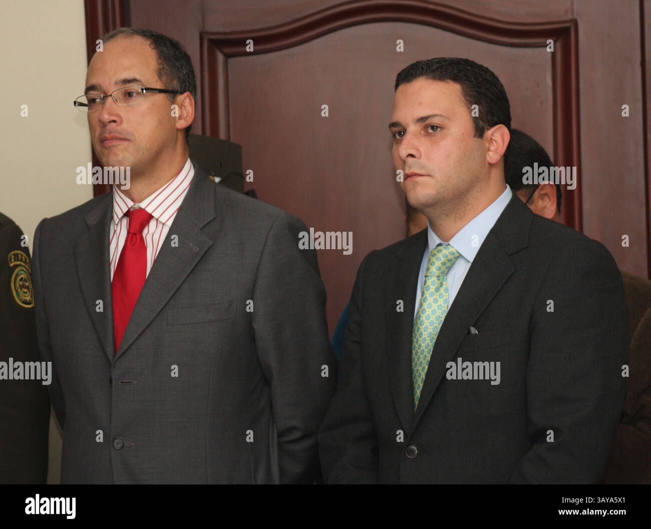 22 giugno 2010 - (22/06/2010) BOGOTA 21 GIUGNO 2010. JUAN CARLOS ECHEVERRY NUEVO MINISTRO DE HACIENDA Y JUAN CARLOS MIRA NUEVO SECRETARIO PRIVADO DE LA PRESIDENCIA DE LA REPUBLICA. ANUNCIO DE EL PRESIDENTE ELECTO JUAN MANUEL SANTOS...FOTO FERNANDO RUIZ (immagine di credito: © El Tiempo/GDA/ZUMApress.com) Foto Stock