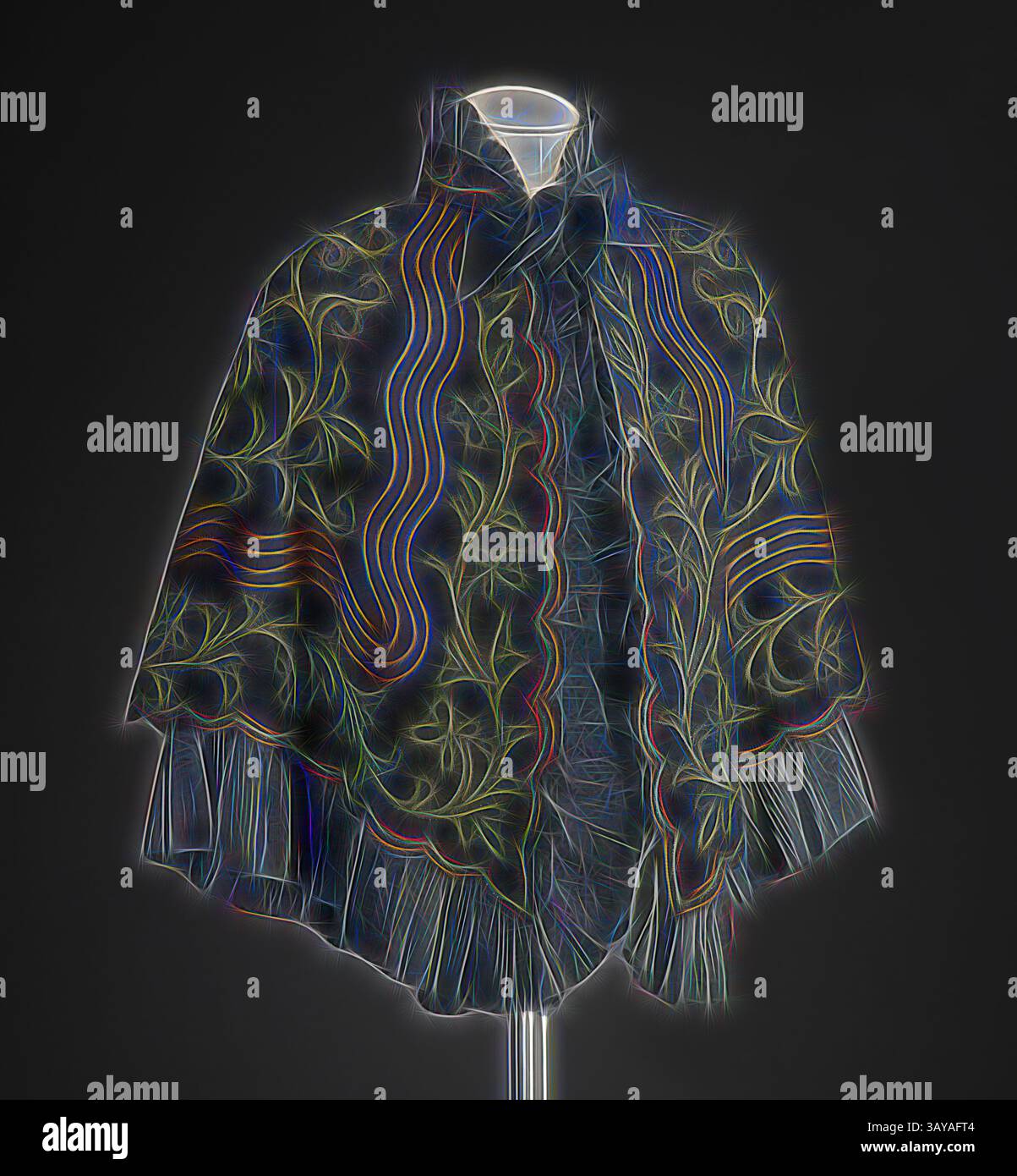 Un capo dal design complesso caratterizzato da fantasie floreali fluide e linee vivaci, presentato su un elegante piedistallo. Le ricche texture e le frange aggiungono profondità al pezzo elegante. cape, Young-Quinlan Department Store, Retailer (americano), circa 1900, seta, perline, parte posteriore centrale 30-1/2 poll., parte anteriore centrale 25 poll., busto 50 poll., vita 66 poll., spalle 18-1/2 poll., etichetta, cucito: Fred. D. Young & Co., Minneapolis., Textile and Fashion Arts, arte classica con un tocco moderno reinventata da Artotop Foto Stock