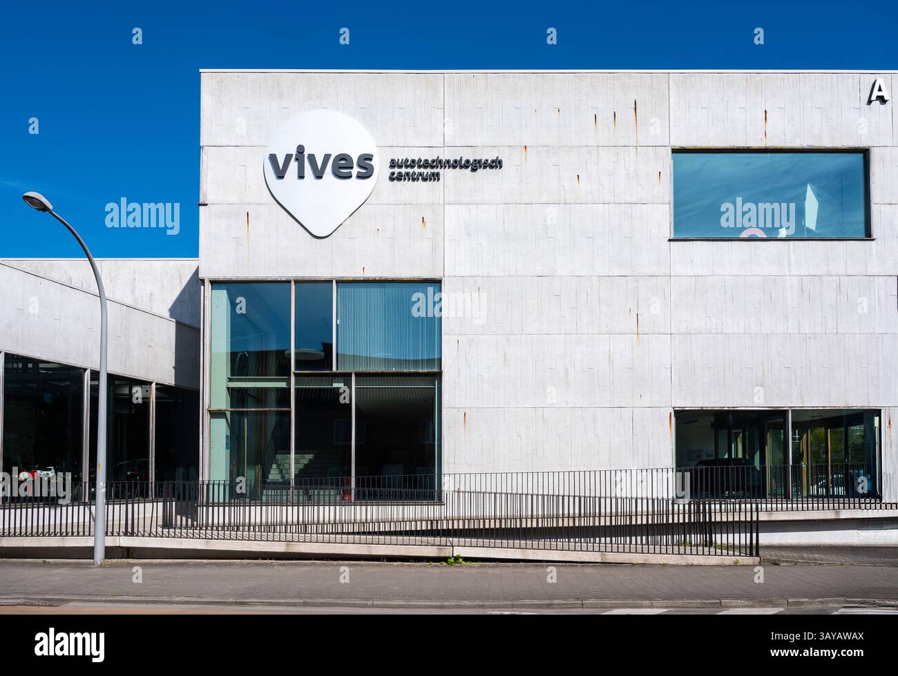 Centro tecnologico automobilistico presso il Vives College Hogeschool Kortrijk, Fiandre occidentali, Belgio, 11 aprile 2025 Foto Stock