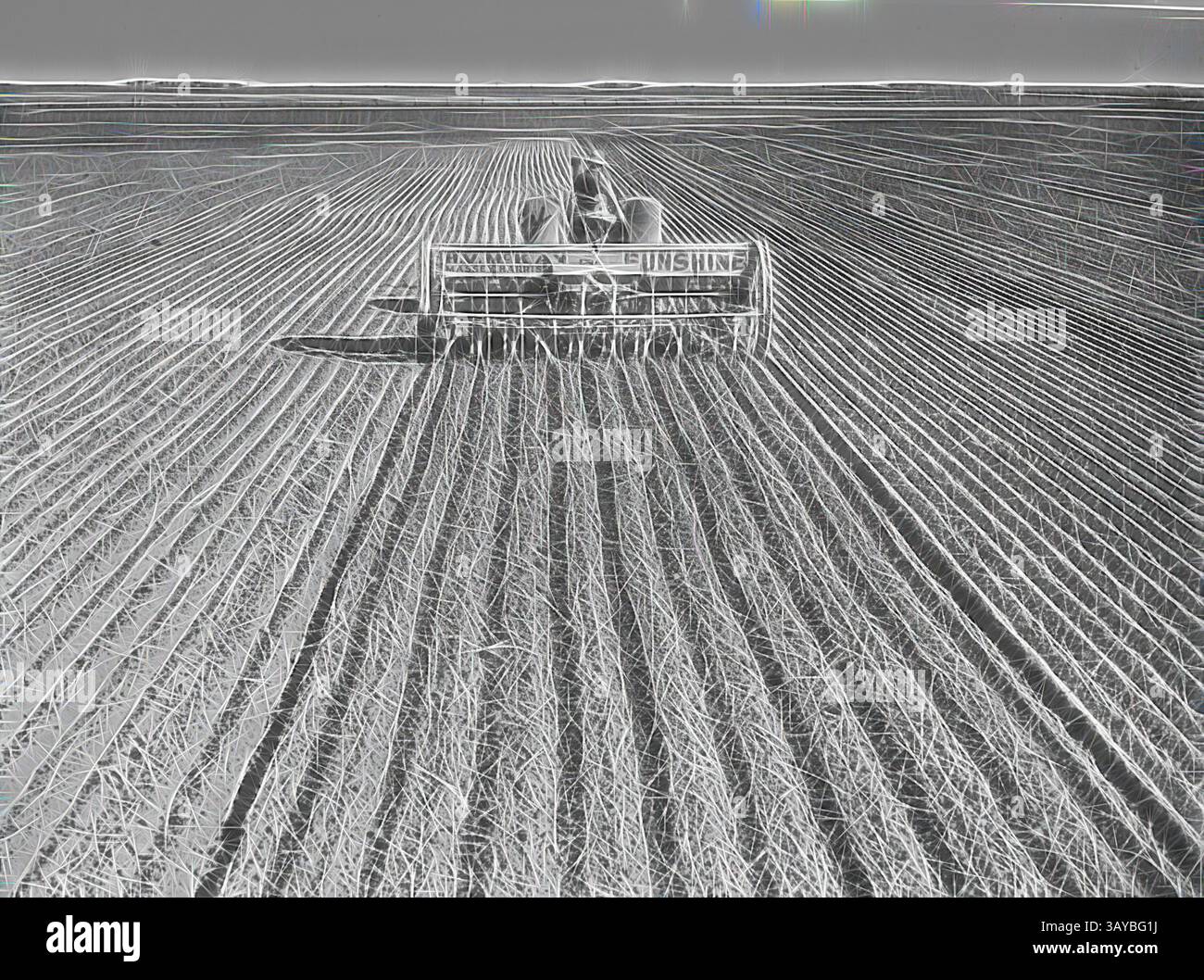 Un macchinario agricolo opera in file meticolosamente organizzate di terra coltivata, che mettono in mostra la precisione delle pratiche agricole in un campo esteso., ampi ettari di grano seminato a jung vicino a horsham vic con una mietitrebbia da 37 denti a 18 file e un trattore massey harris Sunshine presso l'azienda agricola, arte classica con un tocco moderno reinventato da Artotop Foto Stock