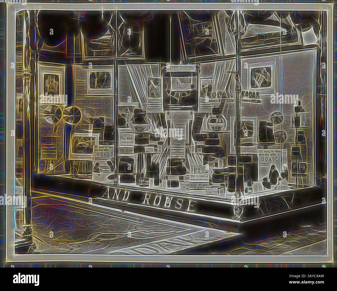 Un espositore con una varietà di oggetti artistici e decorazioni, circondato da eleganti cornici, invitano i passanti ad esplorare le offerte uniche al suo interno. Fotografia - Kodak, Shopfront display, 'Cine-Kodak, Simplest of Home Movie Cameras', circa 1934-1936, display Shopfront 'Cine-Kodak, Simplest of Home Movie Cameras' che mostra fotocamere, fotografie, accessori fotografici e attrezzature. Una delle cinquantantasei fotografie in un album raffiguranti le vetrine della Kodak Australasia Pty Ltd della metà degli anni '1930 Windows in genere presentava promozioni sui prodotti per pellicole o fotocamere, oltre che Foto Stock