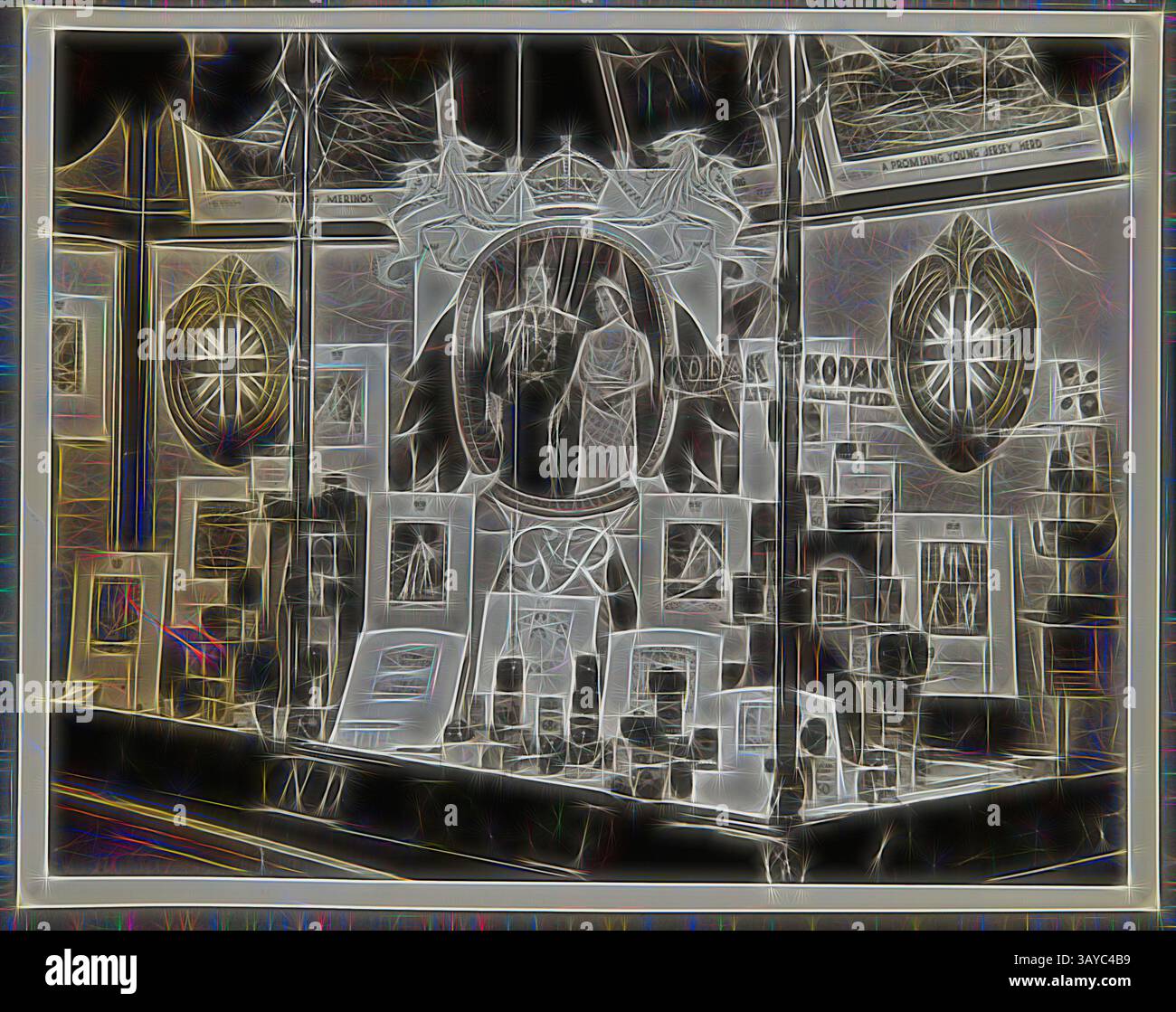 Un'esposizione creativa con un emblema centrale circondato da vari elementi artistici, illuminata da un impressionante gioco di luci e ombre. La composizione presenta una miscela di disegni intricati e diversi manufatti, creando un'esperienza visiva accattivante., Fotografia - Kodak, Shopfront display, Re Giorgio vi, 1934-1936, mostra in vetrina le fotografie di re Giorgio vi e della regina Elisabetta. Una delle cinquantantasei fotografie in un album raffiguranti le vetrine della Kodak Australasia Pty Ltd della metà degli anni '1930 In genere Windows presenta promozioni sui prodotti per film o. Foto Stock