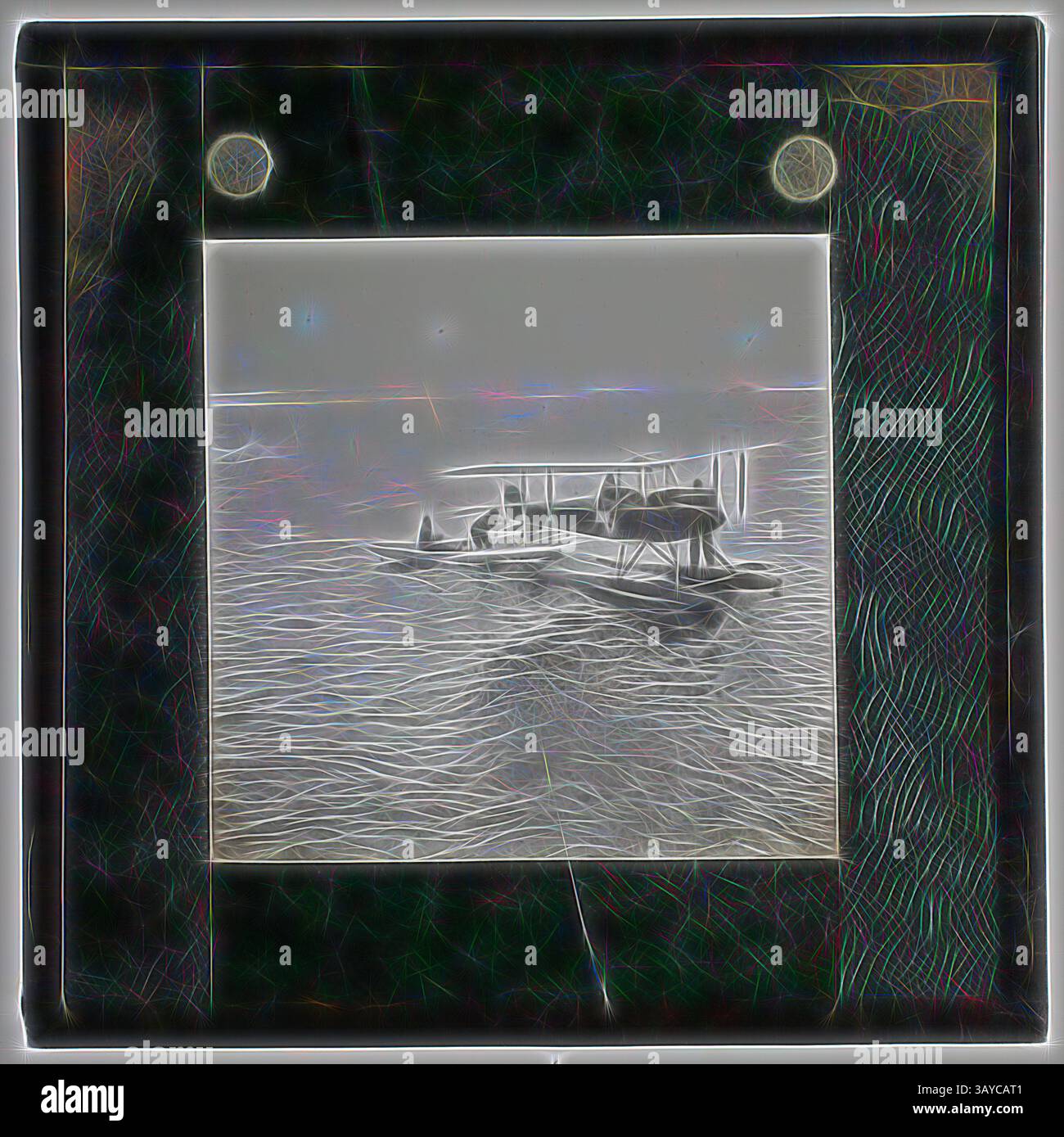 Un idrovolante d'epoca poggia su acque tranquille, incorniciato da un bordo ornato che aggiunge un tocco di eleganza. La scena cattura un momento di calma, evocando nostalgia per l'aviazione e l'esplorazione marittima. Lantern Slide - Gipsy Moth Seaplane A7-55 & The Ship's Dinghy, Ellsworth Relief Expedition, Antartide, 1935-1936, Lantern slide of the Gipsy Moth Seaplane. Una delle 328 immagini in vari formati, tra cui opere d'arte, fotografie, negativi di vetro e diapositive a lanterna. Arte classica con un tocco moderno reinventata da Artotop Foto Stock