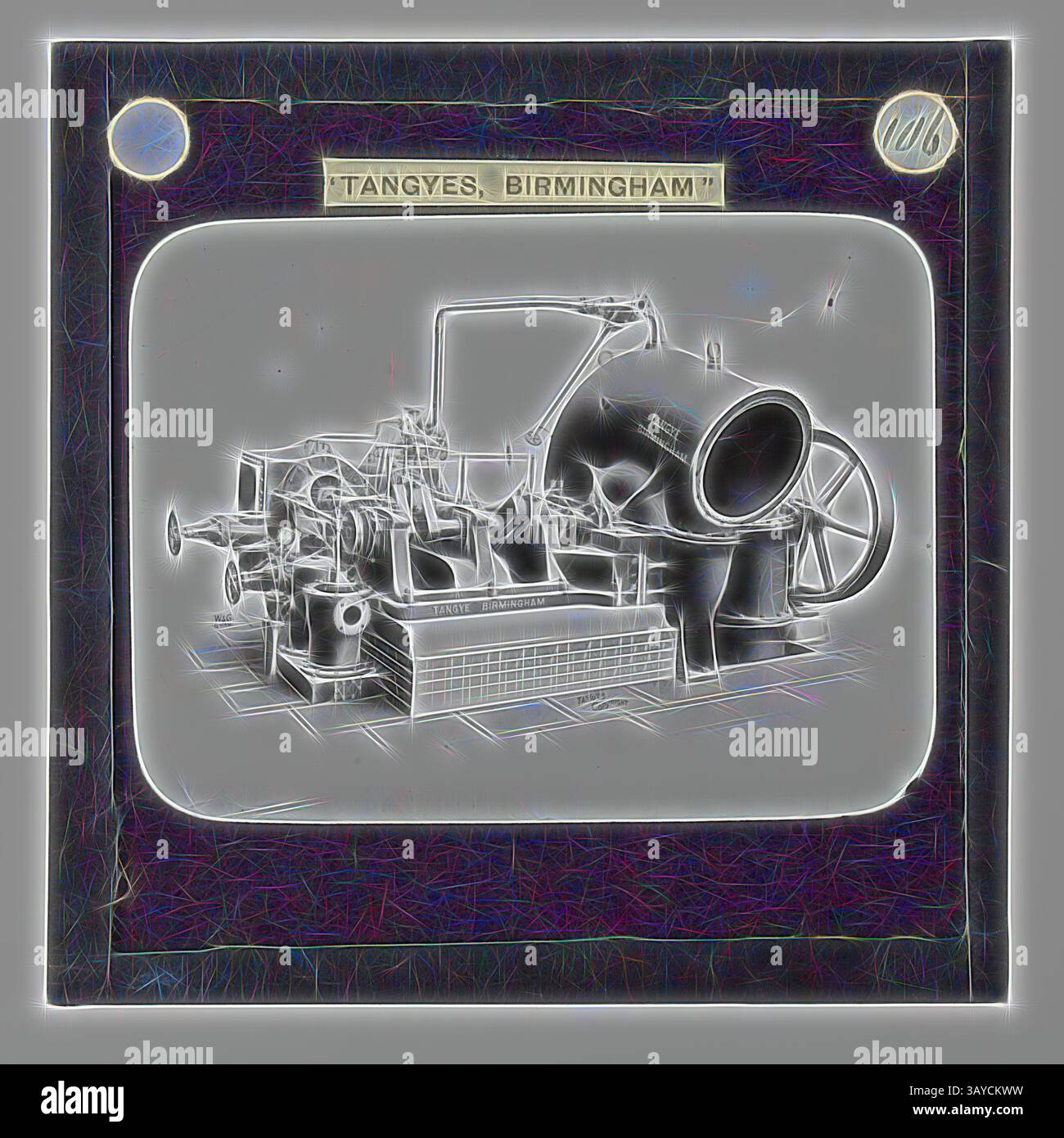 Una macchina d'epoca dal design complesso mette in mostra una serie di ingranaggi, leve e un grande componente simile a un imbuto, a indicare il suo significato storico nei macchinari industriali. La cornice circostante è riccamente decorata, aggiungendo un tocco artistico alla scena industriale. Lantern Slide - Tangyes Ltd, Steam Pump, circa 1910, una delle 239 lanterne di vetro raffiguranti prodotti fabbricati dagli ingegneri Tangyes Limited di Birmingham, Inghilterra. Le immagini includono vari prodotti quali motori, pompe centrifughe, pompe idrauliche, produttori di gas, macchine per la prova dei materiali, presse, macchina Foto Stock