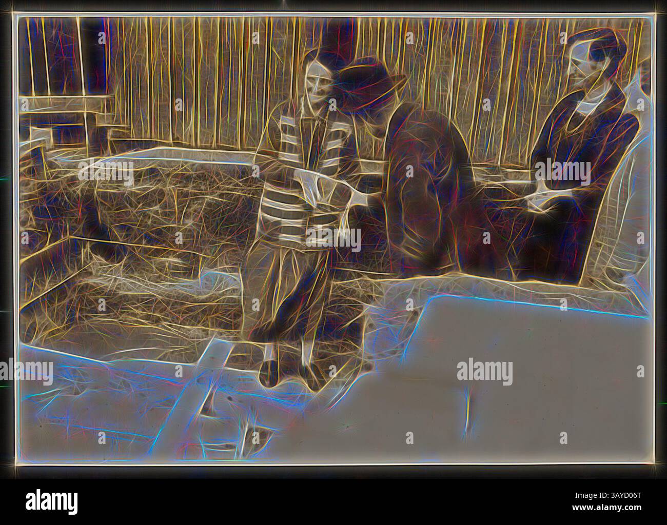 Un gruppo di tre figure interagisce in uno spazio scarsamente illuminato, con una persona che sembra presentare qualcosa ad un'altra, mentre la terza osserva con attenzione. L'ambientazione ha una qualità vintage e antiquata, che suggerisce una scena piena di dialogo e contemplazione., Fotografia, personale di Miss B Kingston e Kodak, cerimonia di posa dei mattoni, edificio 4, Abbotsford, Victoria, 30 aprile 1928, fotografia che mostra la posa cerimoniale del primo mattone per l'edificio 4 presso lo stabilimento Kodak Australasia Pty Ltd di Abbotsford, 30 aprile 1928. In questa fotografia, che è la prima di una serie di sei documentazioni Foto Stock