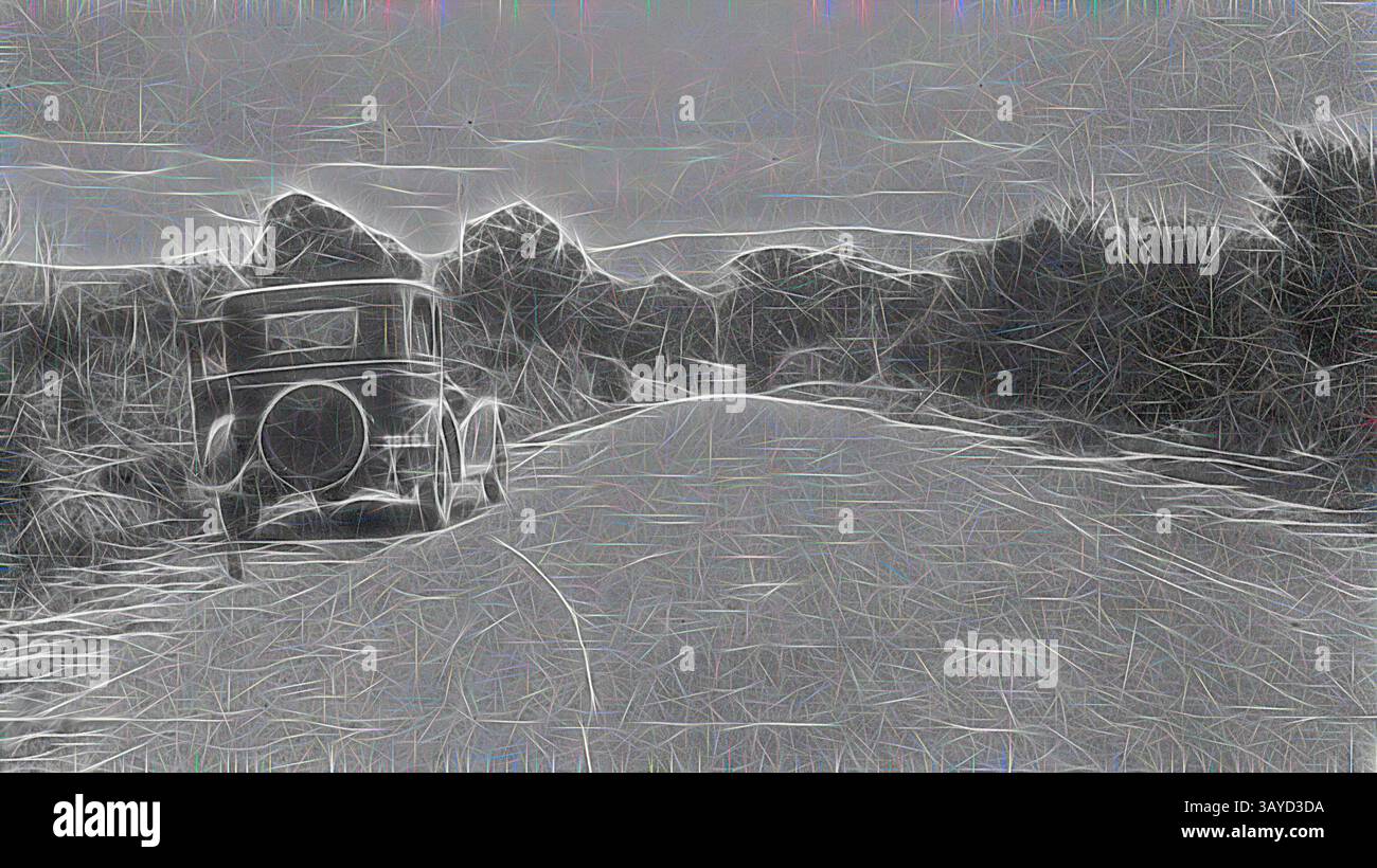 Un'auto d'epoca è parcheggiata accanto a una strada tortuosa, fiancheggiata da alberi e montagne in lontananza, che evoca un senso di nostalgia e avventura., negativo - Auto sul lato della strada, Victoria, circa 1925, Un'auto sul lato di una strada di campagna. Ci sono molte piante autoctone su ogni lato della strada. Arte classica con un tocco moderno reinventata da Artotop Foto Stock