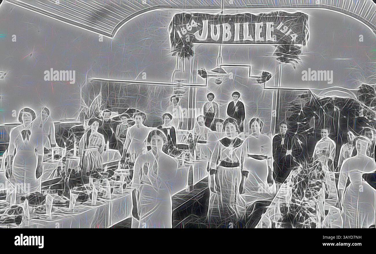 Una vivace festa con persone elegantemente vestite riunite intorno a tavoli adornati di cibo, adagiati su uno sfondo festoso segnato da uno striscione "Giubileo". L'atmosfera è vivace, catturando un momento di comunità e gioia durante l'evento., negative - 50th Anniversary of the Wesleyan Church, Scotchman's Lead, Buninyong, Victoria, 1914, il 50° anniversario della Chiesa di Wesleyan a Scotchman's Lead. I tavoli sono stati allestiti per la cena in una sala e un certo numero di donne sono accanto ai tavoli. Arte classica con un tocco moderno reinventata da Artotop Foto Stock