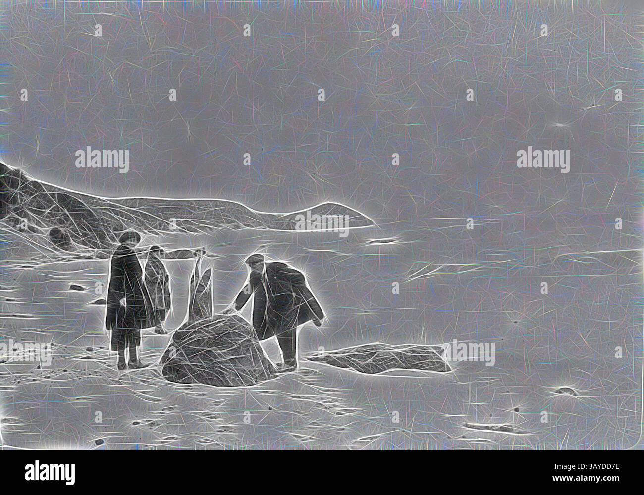 Due figure si stagliano su una riva costiera, esaminando una grande roccia mentre le dolci onde si infrangono sulla spiaggia. In lontananza, le colline ondulate incontrano l'orizzonte, creando uno sfondo sereno per la loro esplorazione., negativo - persone a Smith's Beach, Cowes, Phillip Island, Victoria, 19 giugno 1922, persone a Smith's Beach a Cowes., arte classica con un tocco moderno reinventata da Artotop Foto Stock