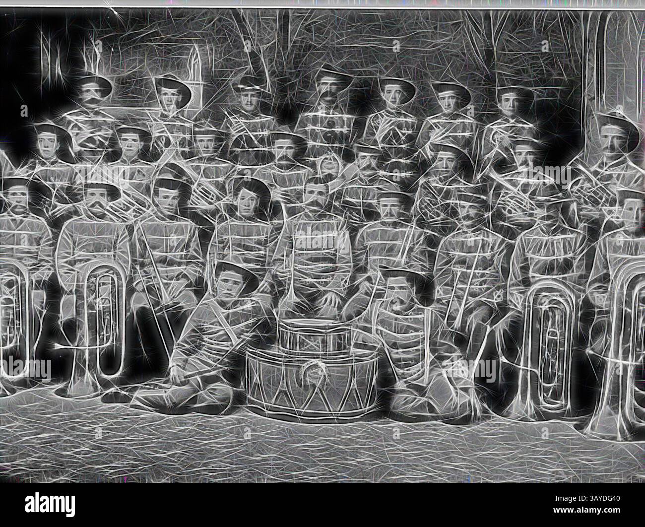 Un gruppo di musicisti in uniforme è riunito, mostrando vari strumenti, tra cui tuba e batteria, creando un'atmosfera vivace e collaborativa. Le loro posizioni espressive e gli arrangiamenti suggeriscono un forte senso di cameratismo e di preparazione alle performance., negative - Warracknabeal, Victoria, 1912, The Warracknabeal Brass Band., arte classica con un tocco moderno reinventata da Artotop Foto Stock