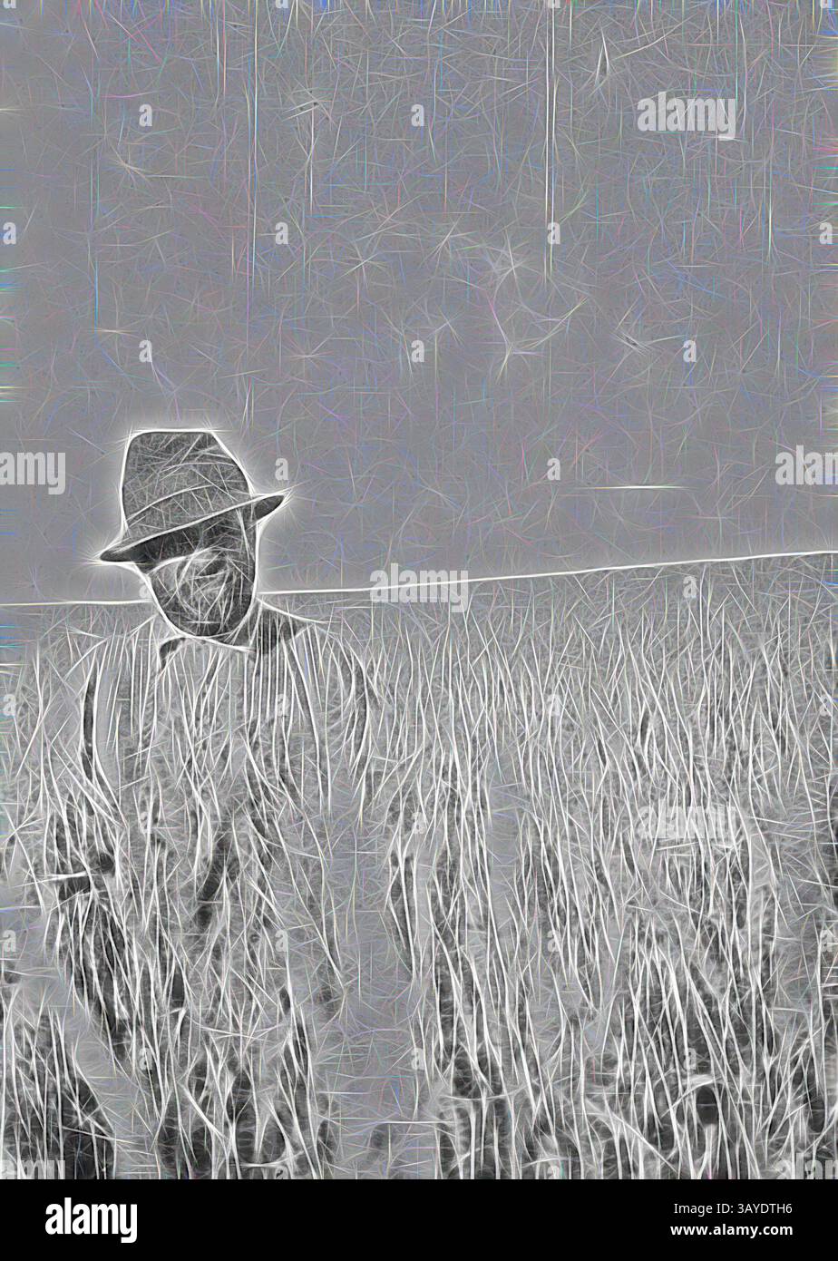 Una figura che indossa un cappello si erge in mezzo all'erba alta, creando un senso di solitudine e riflessione in un campo ampio., negativo - Nandaly, Bimbourie, Victoria, 1920, Tom Runnalls in piedi in un campo di grano. arte classica con un tocco moderno reinventata da Artotop Foto Stock