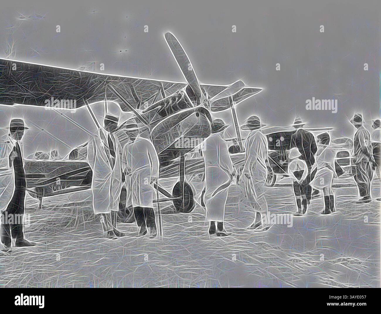 Un gruppo di individui viene radunato intorno a un aereo d'epoca, impegnandosi in varie attività mentre si preparano al volo. La scena cattura l'energia della prima aviazione, con persone vestite in abiti storici, mostrando un momento di cameratismo ed eccitazione. Negativo - Boulton & Paul P.9 Biplane, Wentworth, New South Wales, 1922, Group Inspecting a Boulton & Paul P.9 biplano a Wentworth, New South Wales., arte classica con un tocco moderno reinventata da Artotop Foto Stock
