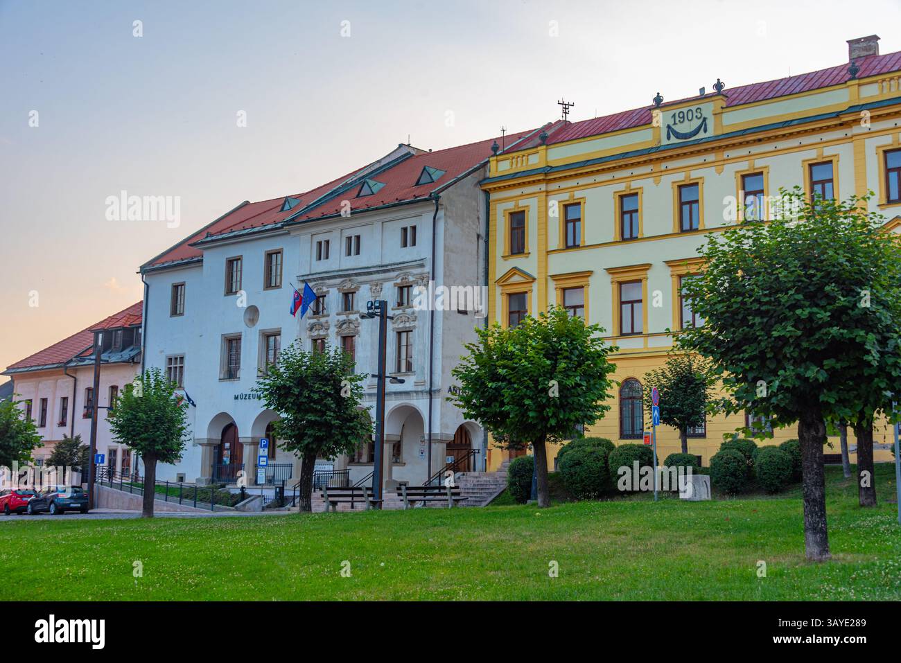 Case colorate sulla piazza principale di Levoca, Slovacchia. IMMAGINE Foto Stock