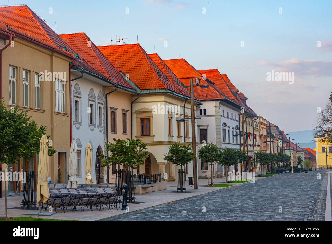 Case colorate sulla piazza principale di Levoca, Slovacchia. IMMAGINE Foto Stock